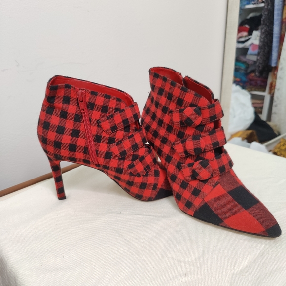 Gianni Bini Shoes - Gianni Bini Dawnella plaid booties heels size 8.5 red and black